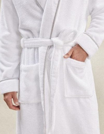 http://www.unistudentpacks.com/cdn/shop/products/Whitecompany_bathrobe2_logo_600x.jpg?v=1615293165